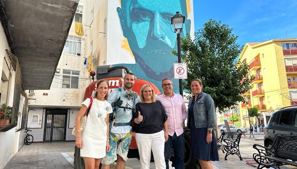 El cantante fuengiroleño Pablo López, protagonista en la galería de arte urbano al aire libre de El Boquetillo en Fuengirola