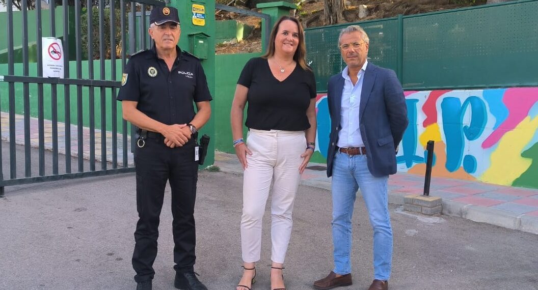 Más de una treintena de policías locales conforman el dispositivo de seguridad para el nuevo curso escolar en Marbella