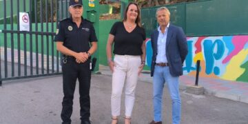 Más de una treintena de policías locales conforman el dispositivo de seguridad para el nuevo curso escolar en Marbella