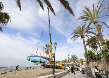 Adiós al velero encallado en la playa de San Pedro Alcántara