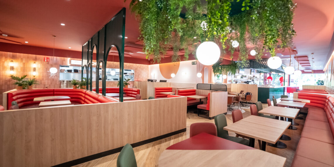 Tres nuevos negocios de restauración abren en Plaza Mayor: VIPS, Sushi Saki y Teeamo