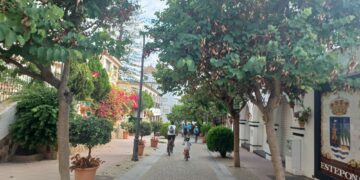 Casi 200 ciclistas participan en el noveno Día del Pedal en Estepona