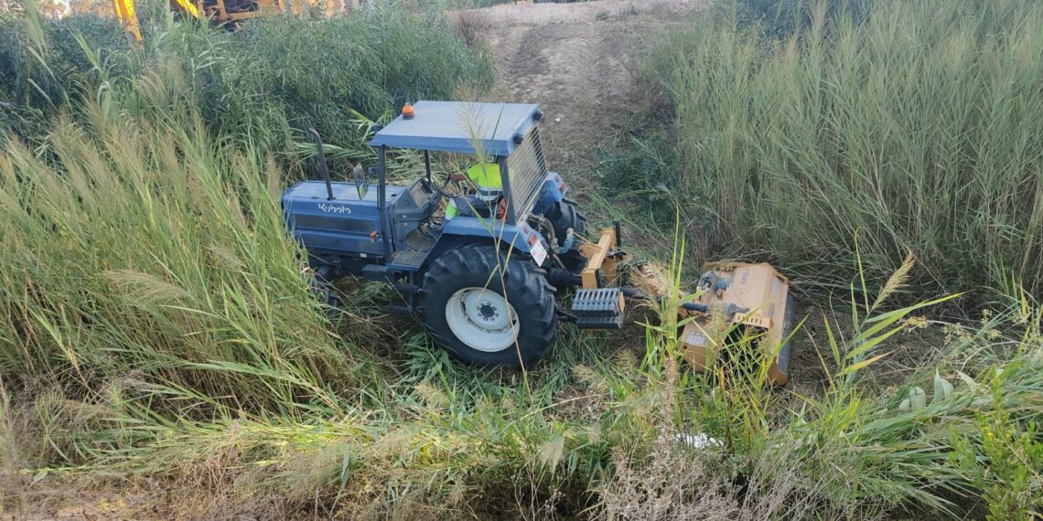Torremolinos efectúa la limpieza de arroyos e imbornales antes de la llegada de las lluvias