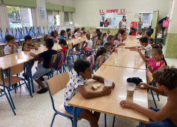Más de un centenar de niños en riesgo de exclusión participan en el campamento de verano escolar de Hidralia en Marbella