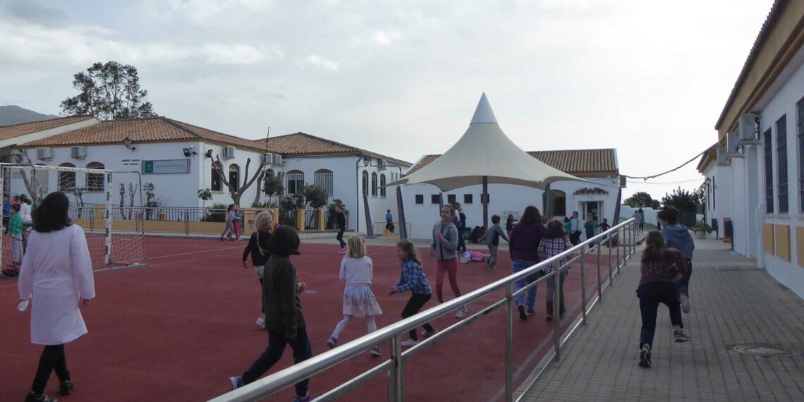 Los colegios de Casares reciben los métodos educativos de infantil subvencionados por el Ayuntamiento