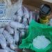 Dos detenidos en Marbella por transportar en un vehículo 70 bellotas de hachís ocultas en una caja de zapatos