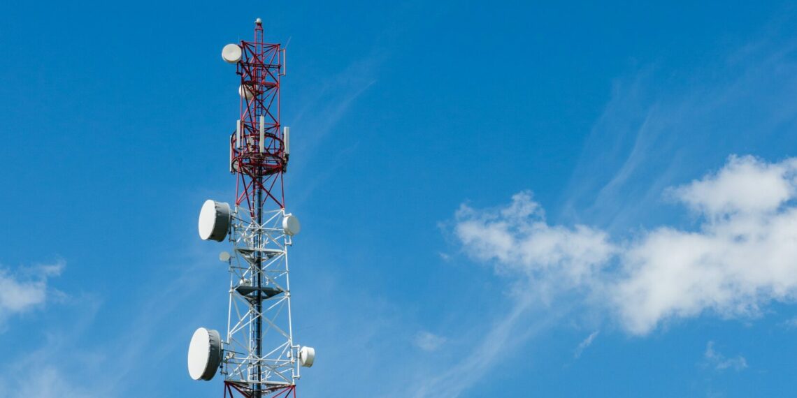 «Estamos incomunicados»: vecinos de Casares denuncian constantes problemas de cobertura