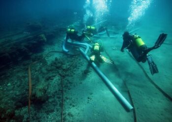 Analizan los restos de un navío hundido frente a una playa marbellí