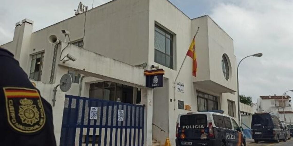 Hallan el cadáver de una mujer en una calle de Torremolinos