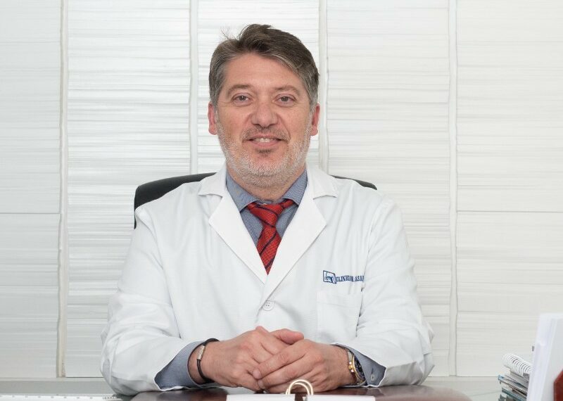 El doctor Casado: «Las mujeres trans piden tener una voz acorde con su cuerpo»