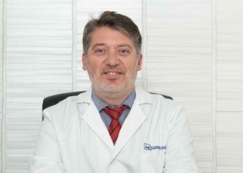 El doctor Casado: «Las mujeres trans piden tener una voz acorde con su cuerpo»