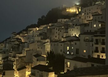 Cortes de luz en Casares: el pueblo se queda más de dos horas sin electricidad