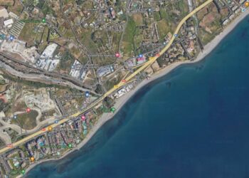 Hallan un cadáver en el interior de una vivienda incendiada en Estepona