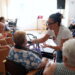 ‘El sonido te embellece’: un proyecto de musicoterapia en las residencias de mayores de Estepona