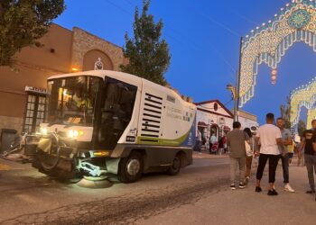 Dispositivo especial de limpieza del Recinto Ferial de Fuengirola y sus aledaños durante la Feria del Rosario