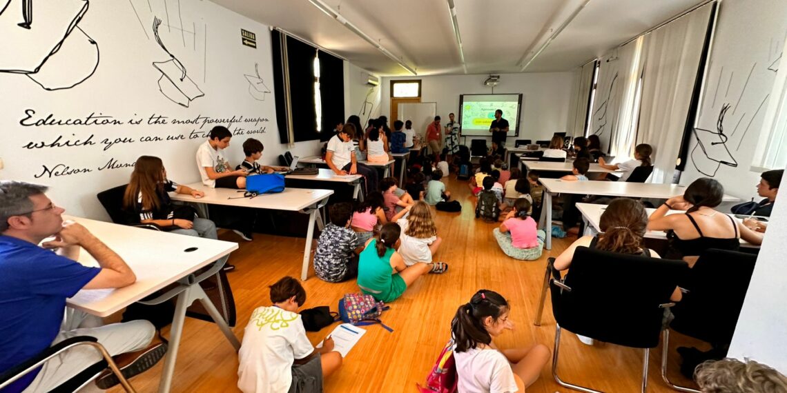 Hospital y Asociación de Altas Capacidades se unen para fomentar vocaciones científicas en niños