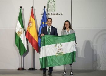 Moreno Bonilla homenajea a las deportistas de élite Sarah Almagro y Soledad López