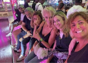 Las actrices Belén Rueda y Marta Hazas se dejan ver por la Feria de San Pedro