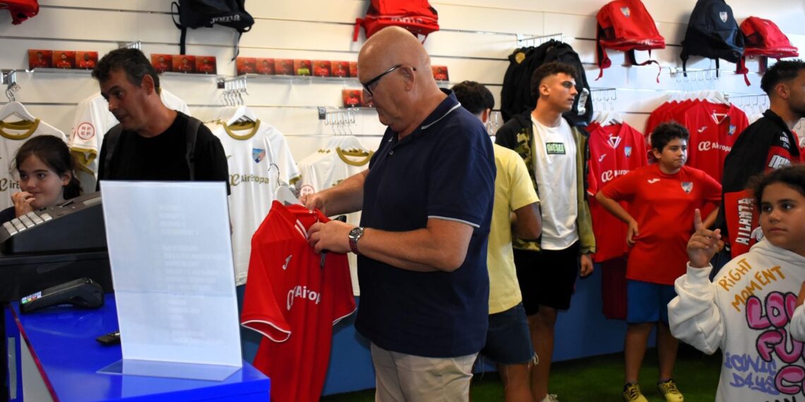 El CD Estepona inaugura su tienda oficial