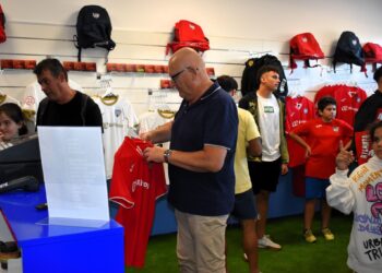 El CD Estepona inaugura su tienda oficial