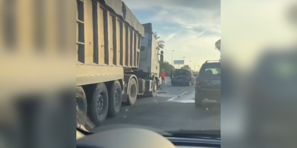 Trasladado un herido al Hospital Costa del Sol tras un accidente en la A-7 en Estepona