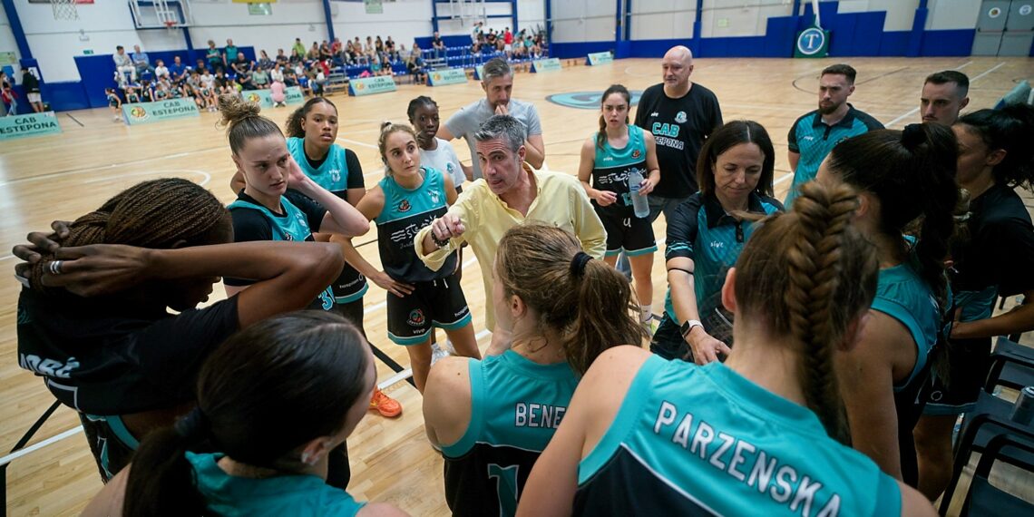 El CAB Estepona sigue manteniéndose fuerte