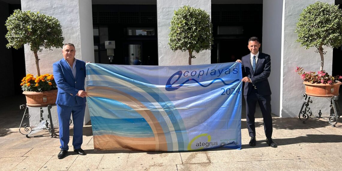 La playa El Cable revalida la bandera medioambiental Ecoplayas