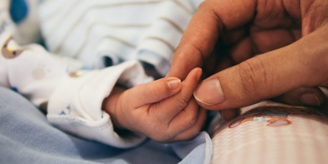 La Junta propone entregar en adopción a la bebé abandonada en una calle en Málaga