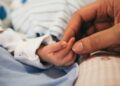 La Junta propone entregar en adopción a la bebé abandonada en una calle en Málaga