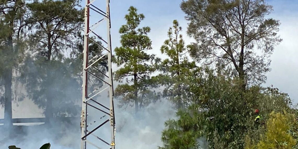 Un conato de incendio provoca fuertes retenciones entre Benalmádena y Fuengirola