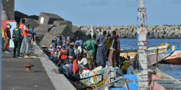 Trasladarán a la provincia de Málaga a unos 200 migrantes llegados a Canarias