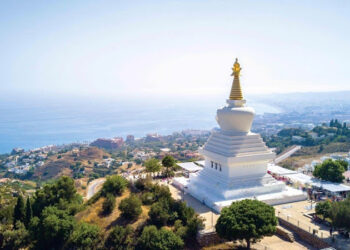 La Estupa Budista de Benalmádena cumple veinte años