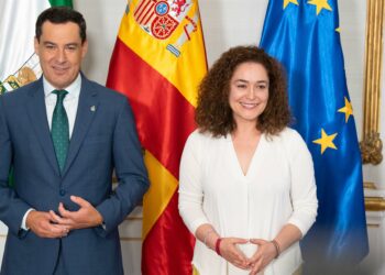 PP mantendría la mayoría absoluta en Andalucía y Sumar sería tercera fuerza por delante de Vox, según el Centra