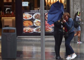 La lluvia intensa, el viento y el oleaje ponen en riesgo este jueves a la Costa del Sol