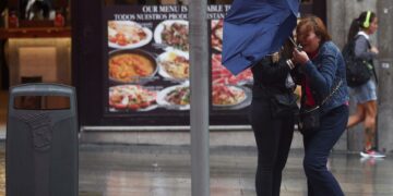 La lluvia intensa, el viento y el oleaje ponen en riesgo este jueves a la Costa del Sol