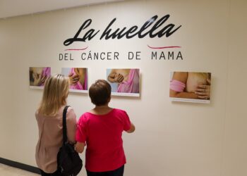 El Hospital Regional inaugura la exposición ‘La huella’ con motivo del Día Mundial contra el Cáncer de Mama