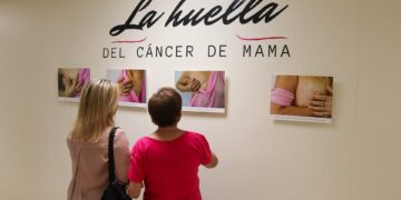 El Hospital Regional inaugura la exposición ‘La huella’ con motivo del Día Mundial contra el Cáncer de Mama