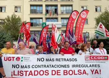 Un centenar de personas se concentran en Málaga para exigir actualizar los listados de la Bolsa del SAS