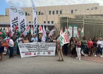 Trabajadores de la Residencia de Tiempo Libre de Marbella se manifiestan en Málaga