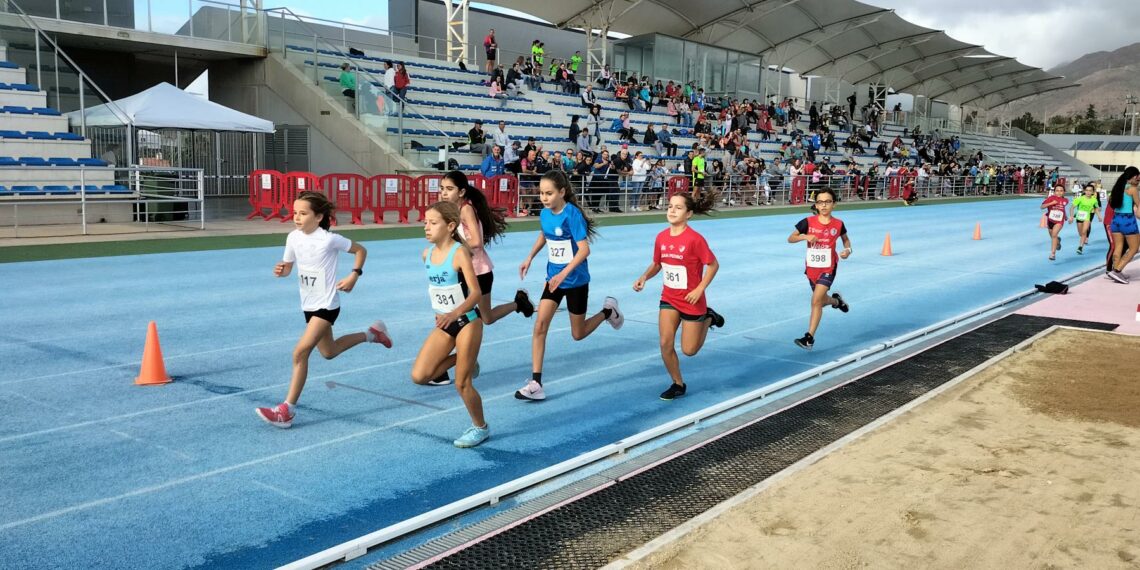 El XXXI Circuito Provincial de Atletismo reúne en Estepona a 274 atletas llegados de varias provincias andaluzas