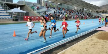 El XXXI Circuito Provincial de Atletismo reúne en Estepona a 274 atletas llegados de varias provincias andaluzas