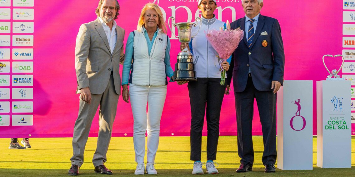 La jugadora Aditi Ashok se hace con el trofeo del Andalucía Costa del Sol Open de España 2023