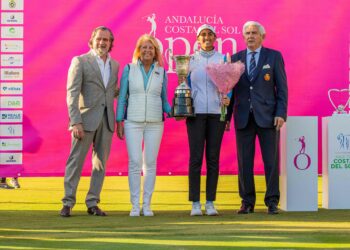 La jugadora Aditi Ashok se hace con el trofeo del Andalucía Costa del Sol Open de España 2023