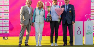 La jugadora Aditi Ashok se hace con el trofeo del Andalucía Costa del Sol Open de España 2023
