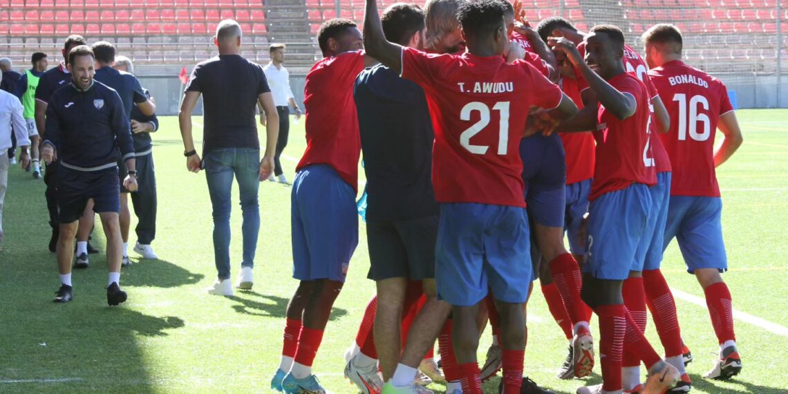 El CD Estepona deja los tres puntos en casa