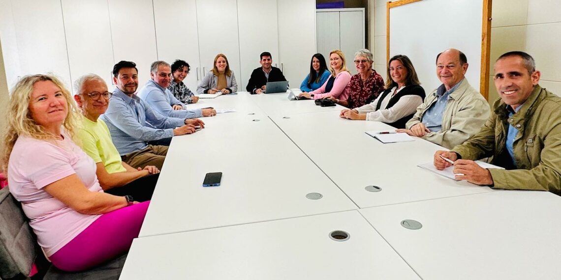 Reunión con las entidades urbanísticas de Casares tras las medidas establecidas en la Mesa de la Sequía