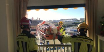 Evacuan a un hombre en Fuengirola tras caerse en el interior de su domicilio