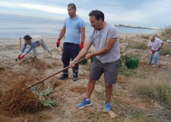 Los defensores de las dunas de Marbella