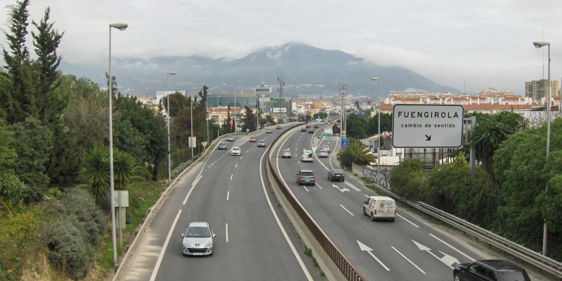 Una colisión múltiple provoca retenciones en la A7 en Las Lagunas de Mijas
