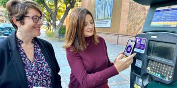 Los parquímetros de la Zona Azul de Fuengirola se convierten en puntos de información contra la violencia machista